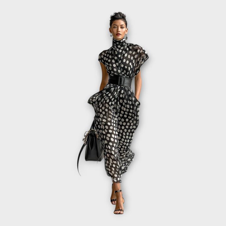 Μακρύ φόρεμα με εκλεπτυσμένη και διαχρονική αισθητική