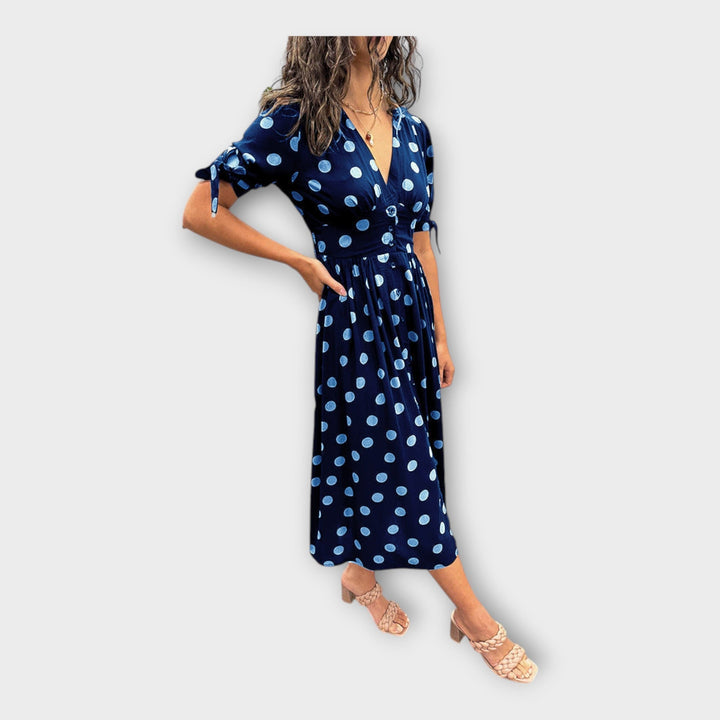 Κομψό φόρεμα με μοντέρνο μοτίβο και διαχρονική φινέτσα