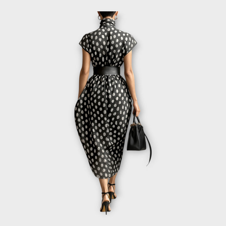 Μακρύ φόρεμα με εκλεπτυσμένη και διαχρονική αισθητική