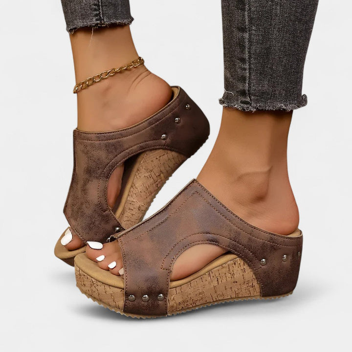 Ζαφειρία - Πλατφόρμες με καρφιά και ορθοπεδική υποστήριξη