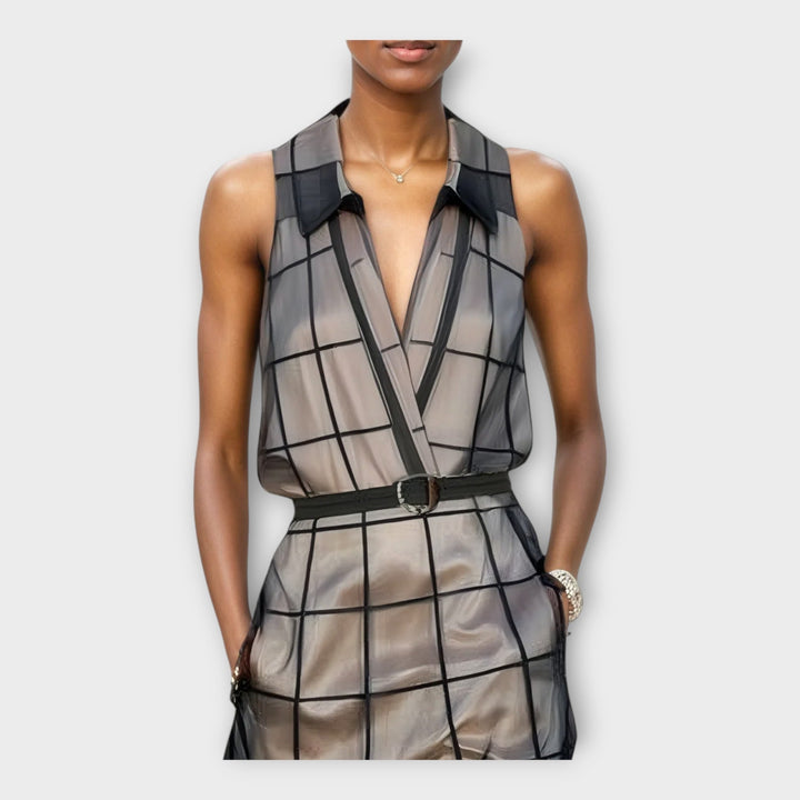 Κομψό φόρεμα με μοντέρνες λεπτομέρειες και εκλεπτυσμένο σχεδιασμό