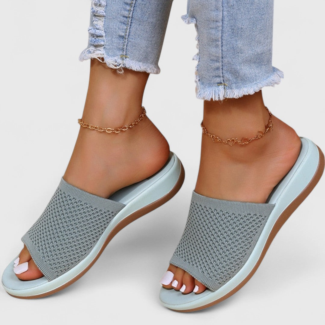 Αφέντρα - Γυναικείες παντόφλες με αναπνεύσιμη και ορθοπεδική εφαρμογή